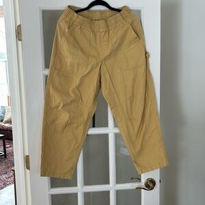 Women’s Medium Old Navy cargo pants yellow khaki
